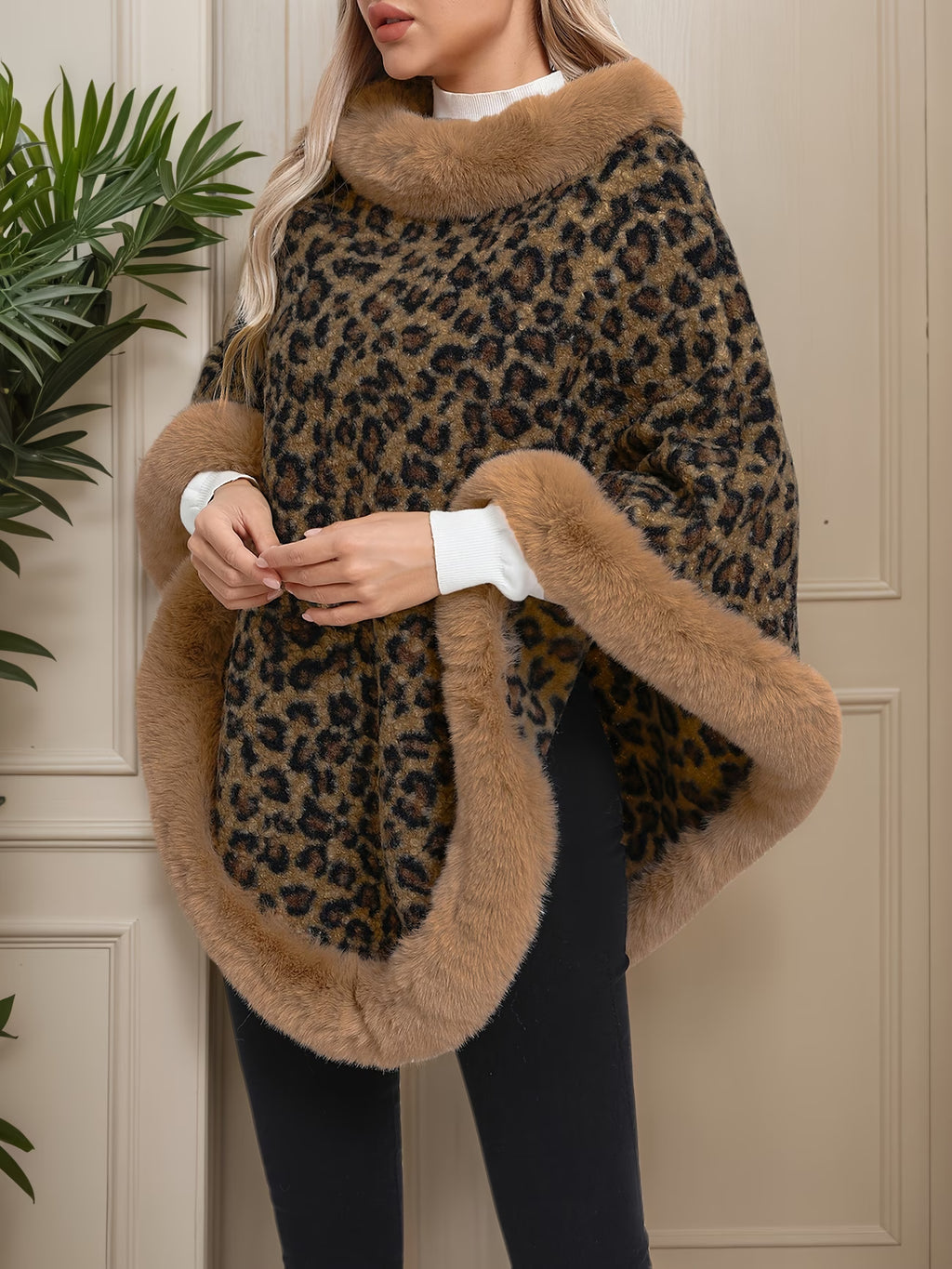 Mantella in maglia con eco-pelliccia